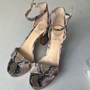 NWT Vince Camuto Sathina Multi snake Open Ankle Strap Pumps Sandal Size 8M